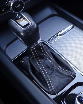Volvo XC 60 cena 134900 przebieg: 143000, rok produkcji 2018 z Skarszewy małe 254
